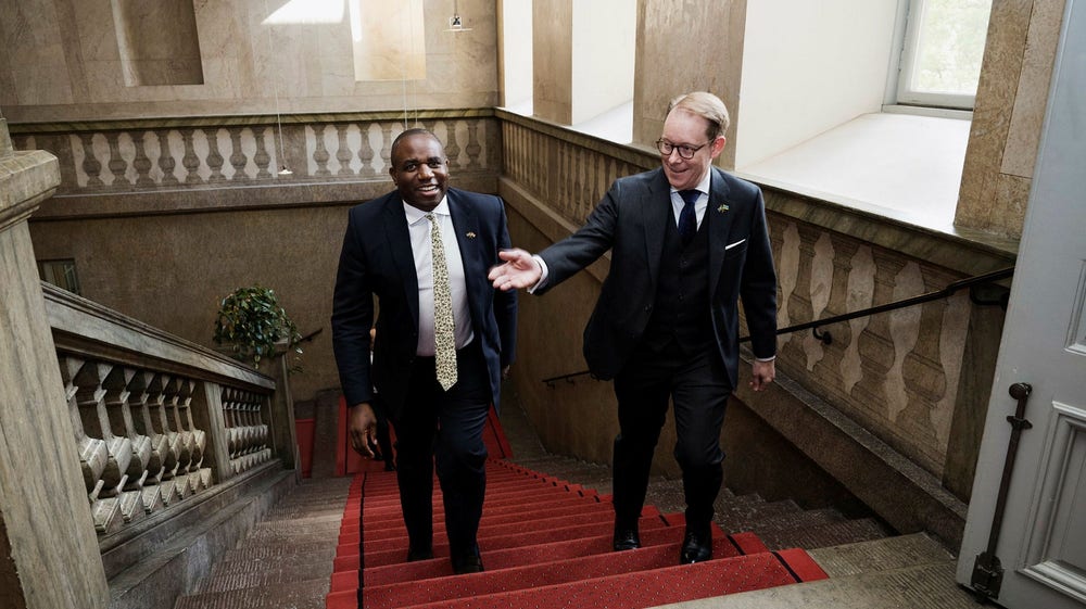 Nya brittiska utrikesministern i Sverige: ”En av våra viktigaste vänner”