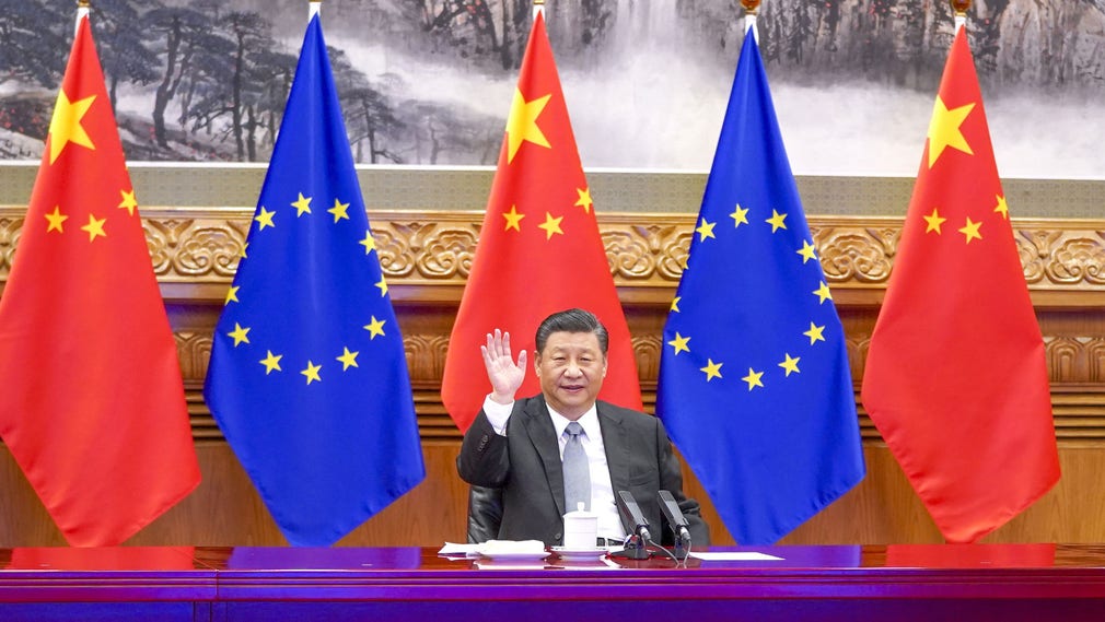 På ett videomöte den 30 december förra året blev EU och Kina överens om ett investeringsavtal. Nu gör bråket efter ömsesidiga sanktioner att avtalet är i fara.