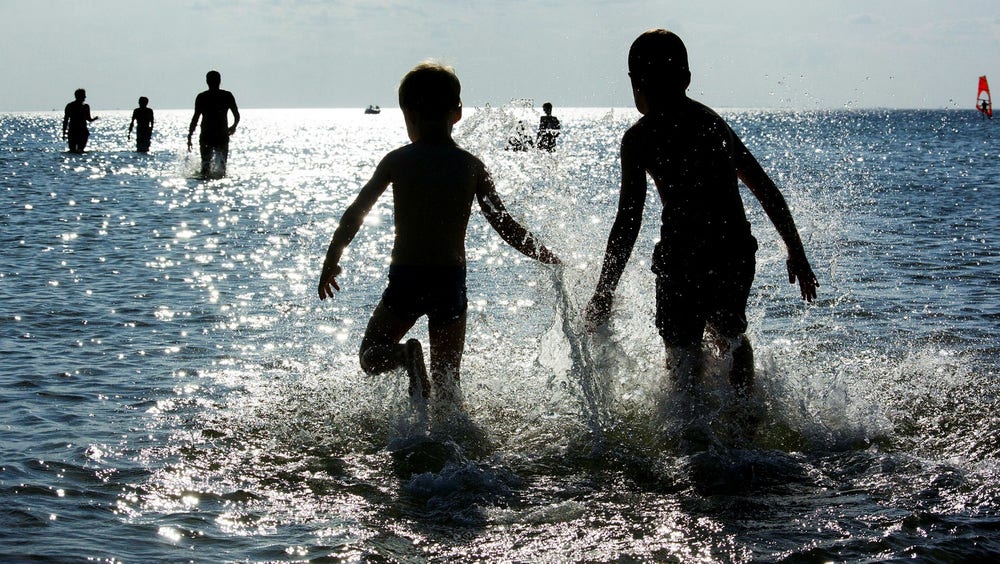 Experten: Därför behöver barn ha sommarlov