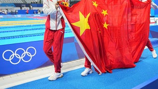 Över hälften av de 23 simmarna som testades positivt ska ha deltagit i OS i Tokyo där Kina tog tre guld, två silver och ett brons.