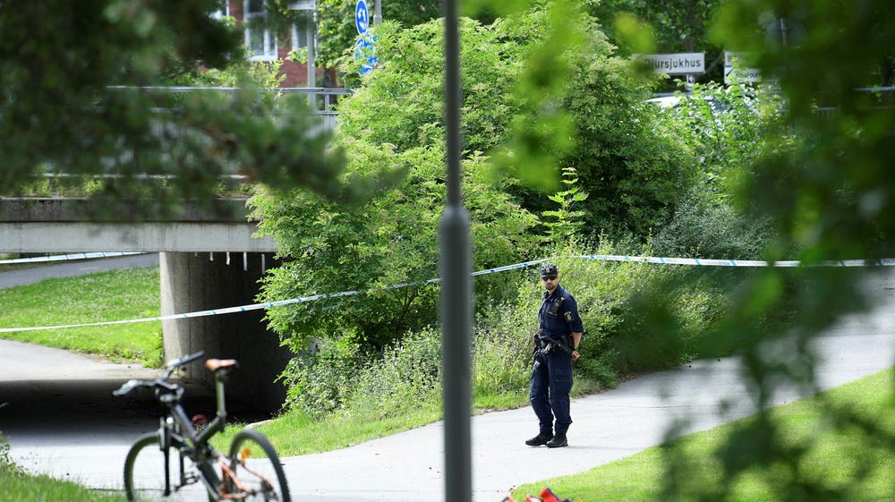 Två åtalas för mord på 16-åring i Stockholm