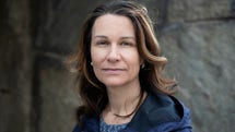 Åsa Erlandsson är journalist på DN och har tidigare bland annat gett ut boken "Det som aldrig fick ske: skolattentatet i Trollhättan" (Norstedts).