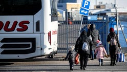 Ukrainska flyktingar anländer med färja till Karlskrona i början av mars 2022. Av dessa finns drygt 35 000 fortfarande kvar i Sverige, enligt Migrationsverket.