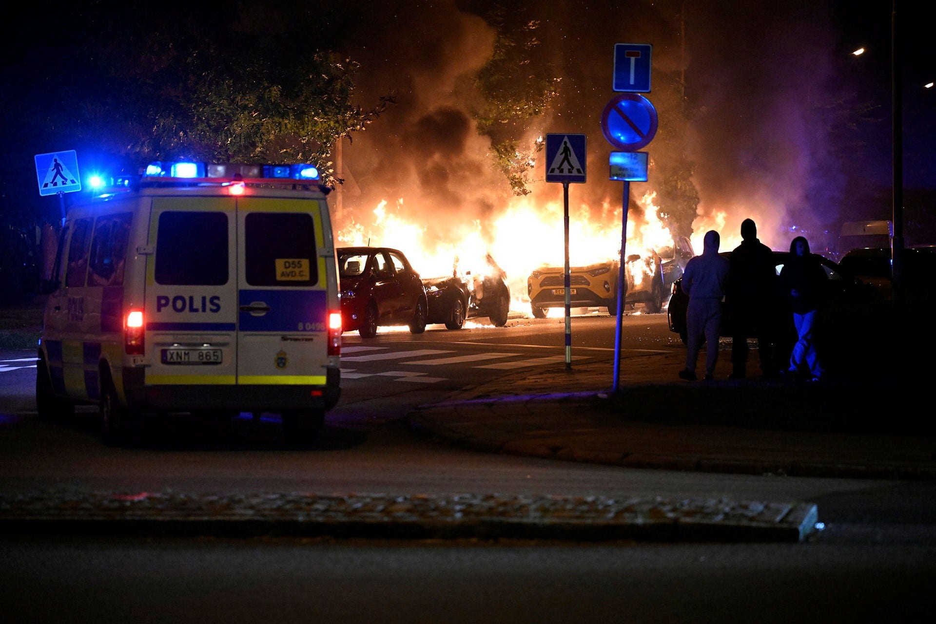 I september skakades Rosengård i Malmö av våldsamt upplopp. Polisens fokus på dialog och kommunikation förhindrade inte att det skedde.