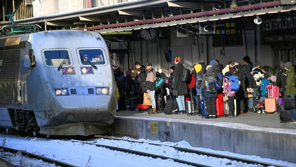 En bild från Stockholms central den 8 januari i år. Då var 36 tågavgångar inställda. Men det var primärt inte en fråga för Trafikverket utan för SJ som hänvisade till fordonsbrist på grund av den kyla som varit.