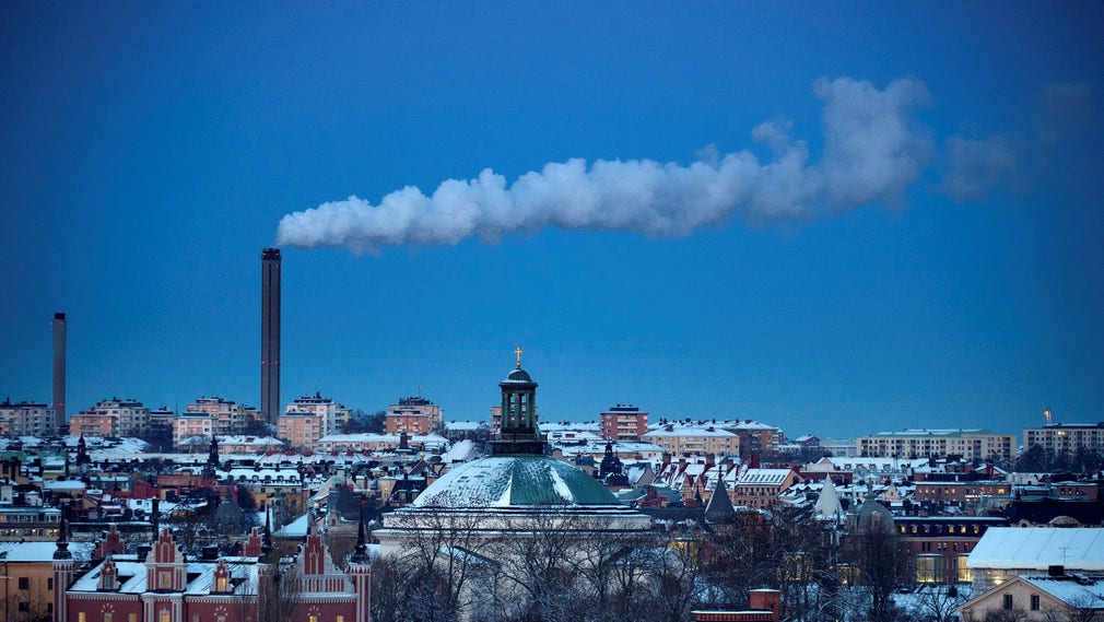 Vintervy över Stockholm. I bakgrunden Värtaverken, som står för en stor del av koldioxidutsläppen i huvudstadsområdet.