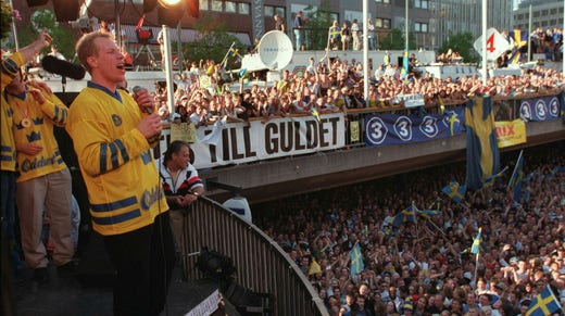 Jonas Bergqvist ha festeggiato il suo oro mondiale nel 1998 davanti a 50.000 persone a Sergels Torg.