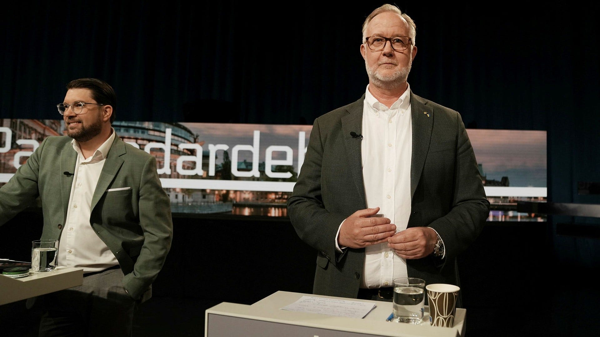 Liberalernas partiledare Johan Pehrson och SD-ledaren Jimmie Åkesson under Sveriges Televisions partiledardebatt den 5 maj.