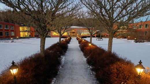 Gällöfsta konferensanläggning ligger utanför Upplands Väsby. Platsen är öppen för besök från allmänheten.