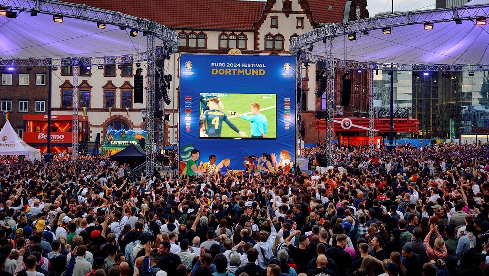 Väderkaos stoppar EM-festen i Dortmund