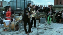 Ringo Starr, Paul McCartney, John Lennon och George Harrison gör sin sista, legendariska spelning den 30 januari 1969 på ett hustak i London. Hela den 42 minuter långa konserten visas för första gången i sin helhet i ”The Beatles: Get back”.