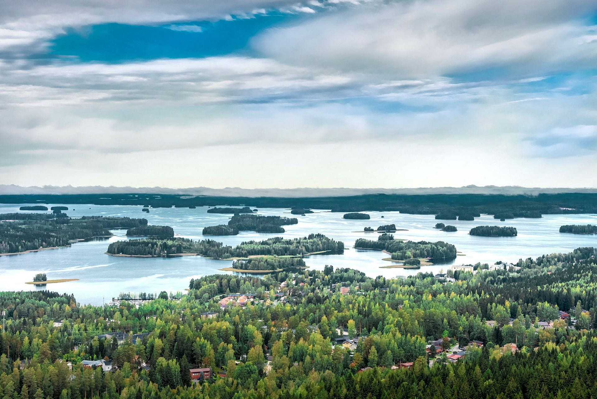 Utsikt från Puijo-tornet som är 75 meter högt.