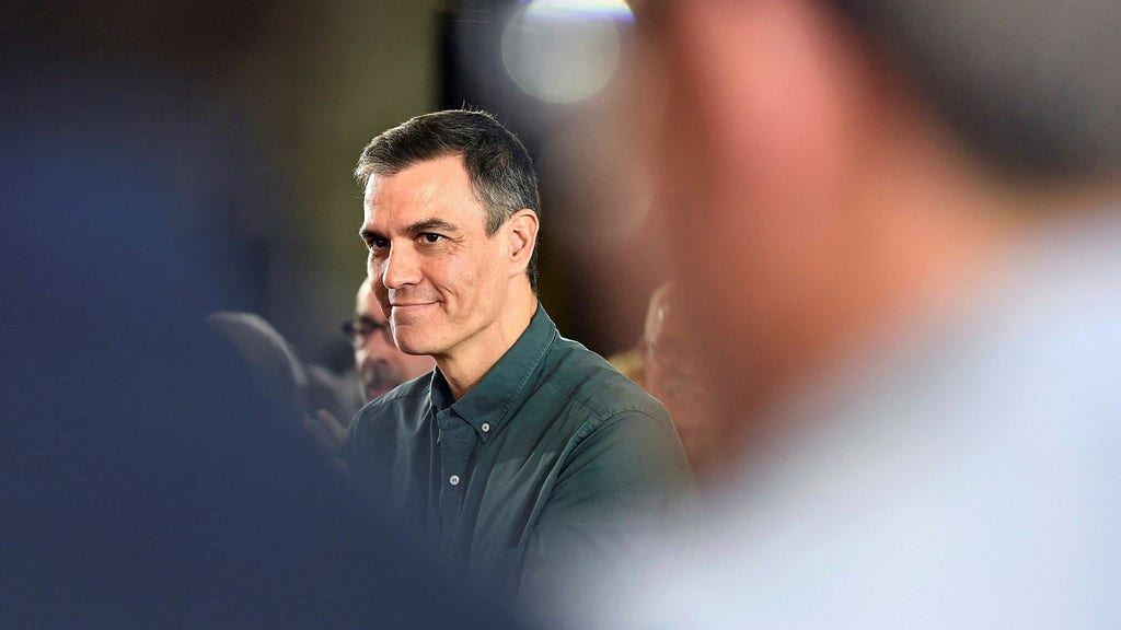 Il primo ministro spagnolo Sanchez resta in carica nonostante le minacce di dimissioni