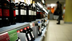 Utbudet av vin är inte detsamma i hela landet, framhåller insändarskribenten som anser att försäljningsmonopolet därmed har spelat ut sin roll.