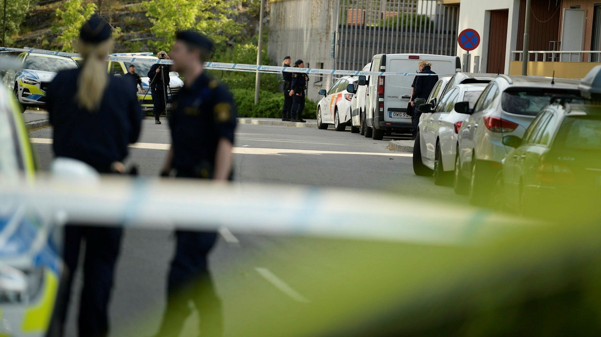 Tidigt på morgonen den 20 maj sköts en 43-årig man ihjäl i ett bostadsområde i Bredäng.