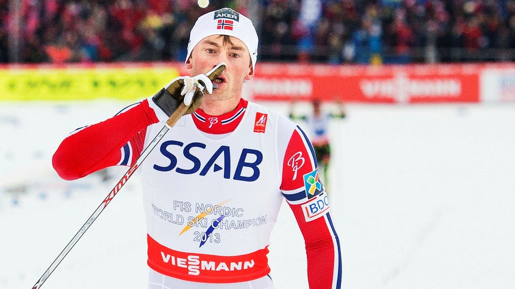 Petter Northug hyschar publiken efter att ha avgjort stafetten för Norge i Faluns VM 2015.