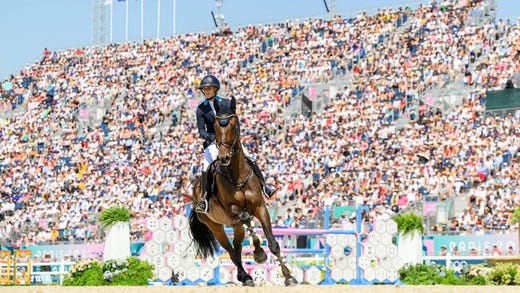 Det var inte bara terrängloppet som lockade storpublik under OS. Redan när Frida Andersén och Box Leo var inne på hoppbanan fick de medhåll av en stor publik.