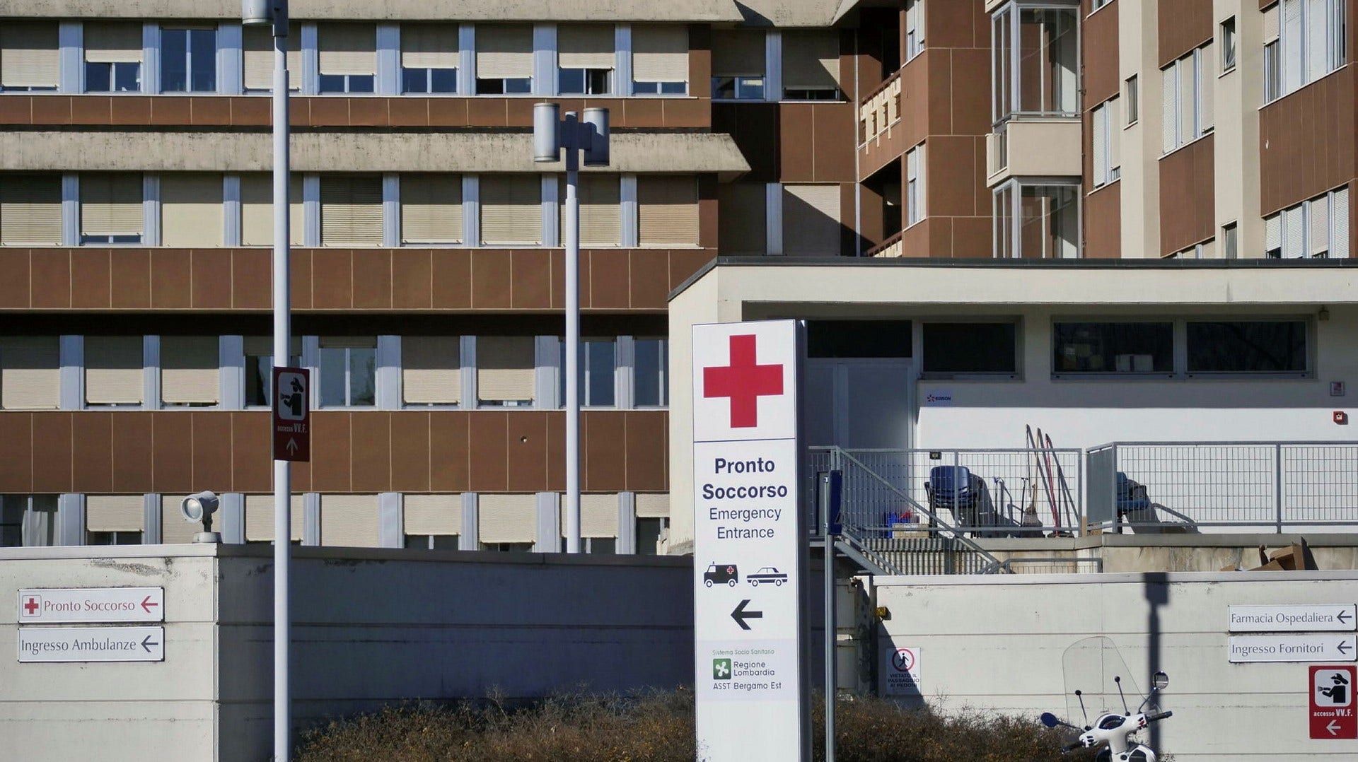 Gli operatori sanitari italiani chiedono militari negli ospedali