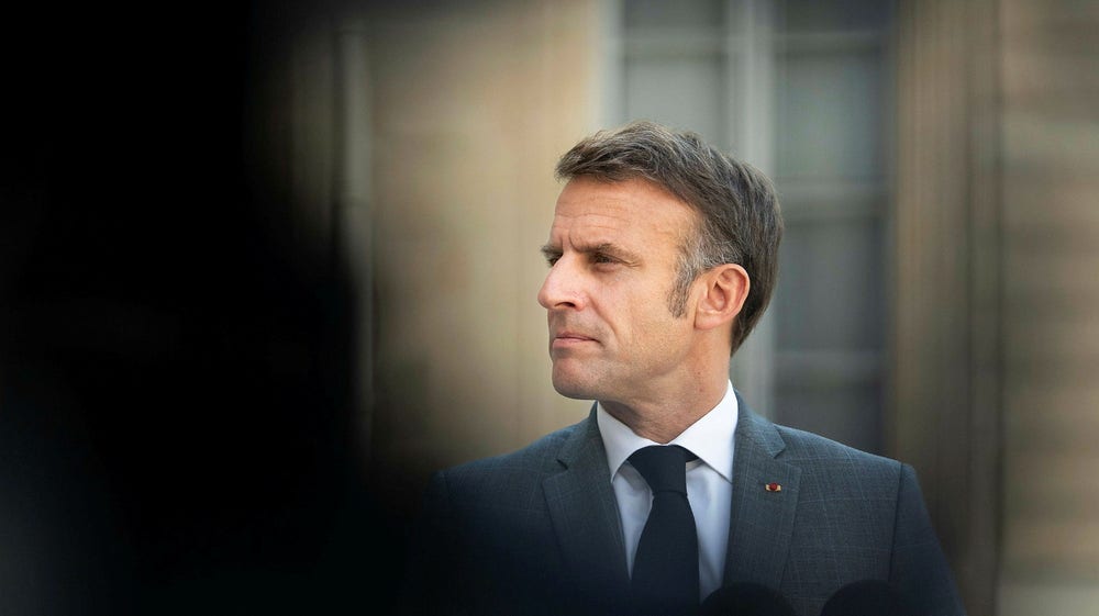 Macron varnar för inbördeskrig i Frankrike