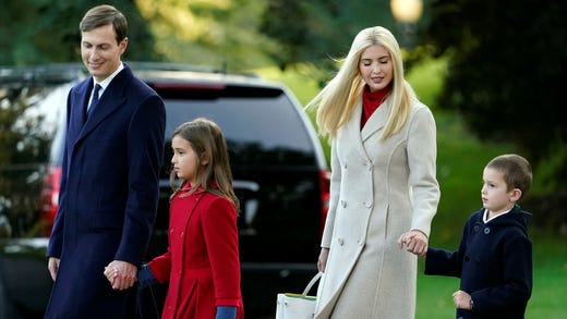 Ivanka och Jared var påpassade under åren som rådgivare i Vita huset. Under denna valrörelse har paret varit nästan helt osynliga. Familjen lever i dag ett mer anonymt liv på ö utanför Miami.