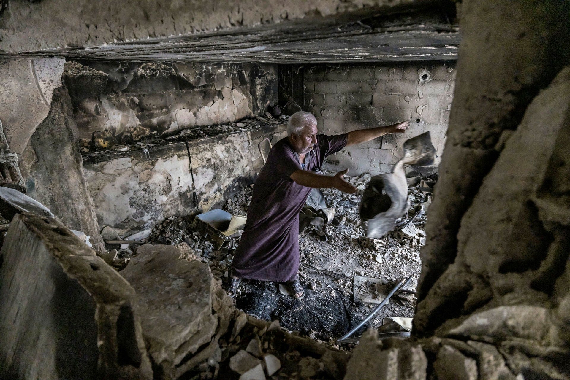 IDF utlöste en explosion mot Foad Ganaams butik i Tulkarem. Ingen var där när det hände, men nu finns inte mycket kvar av den.