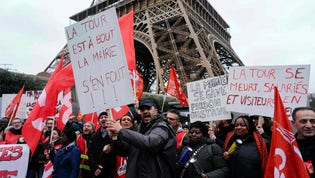 Eiffeltornet har varit stängt för besökare hela veckan då de anställda vid det bolag som driver verksamheten strejkar.