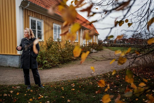 Marjot Vastersson får ofta frågan vem hon hejar på om Sverige möter Finland i idrott. – Då strävar jag efter balans och rättvisa. Om jag är i en grupp där alla hejar på Sverige så stödjer jag Finland, och vice versa.