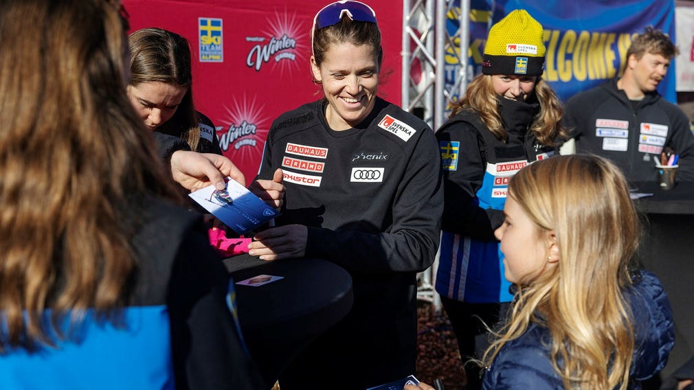 Fotografia e scrittura di autografi ad Hammarbybacken a Stoccolma.