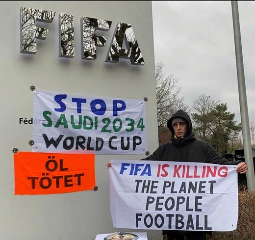 Robin Cartier har grundat ”Climate action football association”. Han är även med i nätverket ”Fossil free football”.