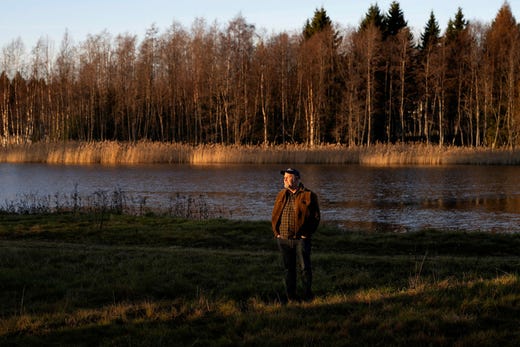 Julen firas med hustrun Ann Måwe hemma i Umeå. Sjöstedt ser sina olika yrken som en tillgång i relationen: 