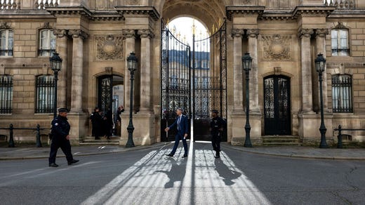 I Paris utarbetades Marshallplanen som hjälpte Europa på fötter efter Andra världskriget. En höjdpunkt i USA:s diplomatiska historia. Nu axlar Charles Kushner den prestigefulla posteringen, trots att han suttit i fängelse för skattebedrägerier och andra brott.