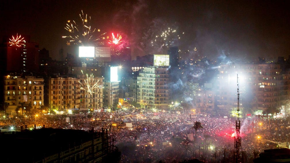 Firande på Tahir-torget i Egypten efter att militären meddelade att Mursi skulle avsättas den 15 juni 2013.