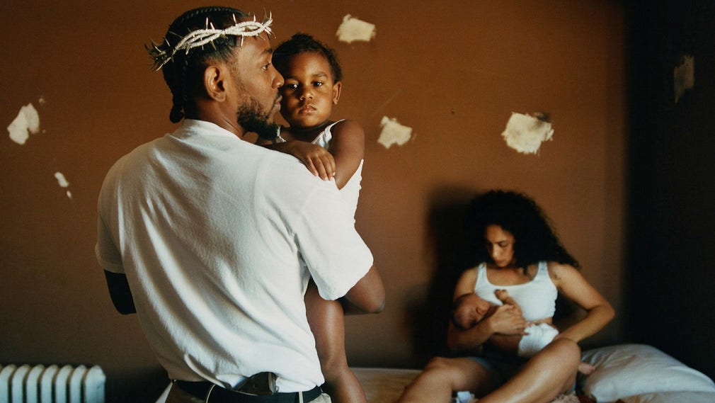 På skivomslaget till nya ”Mr. Morale & The Big Steppers” visar Kendrick Lamar upp tre sidor av sin persona: den jordnära familjefadern, den törnekronebärande Messias och den beväpnade svarta mannen från Compton.