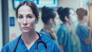 Joanne Froggat som akutläkaren Abbey Henderson i ”Visselblåsaren”.