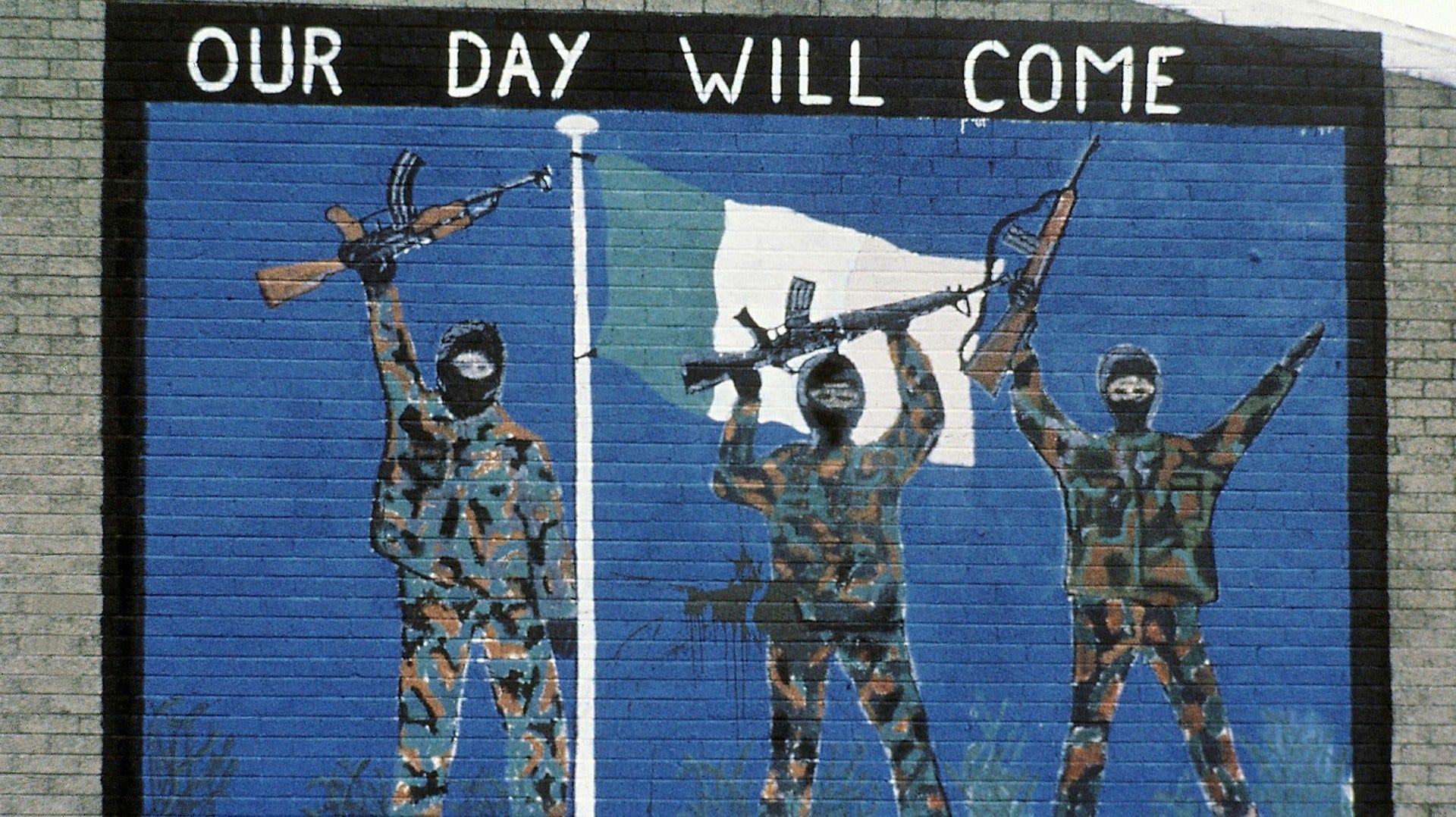 En muralmålning till stöd för IRA i en katolsk del av Belfast.