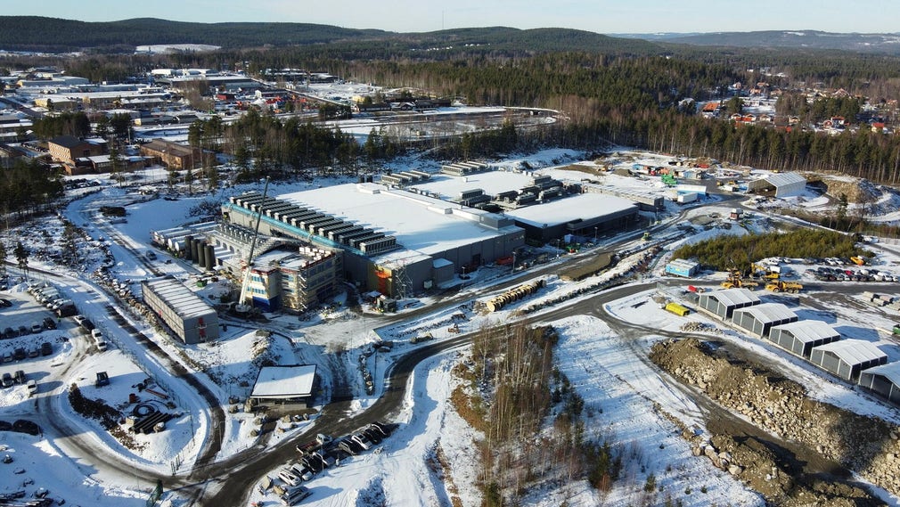 DeepL har placerat sin superdator på Ecodatacenter i Falun. De valde att lägga den i Sverige tack vare bland annat energimixen i det svenska elnätet.