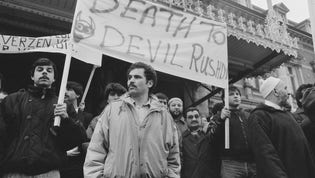 Omkring 5000 personer demonstrerade mot ”Satansverserna” i Haag 1989.