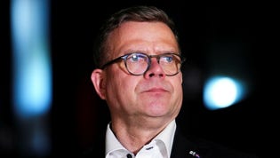Finska Petteri Orpos högerregering har hamnat i en konflikt med fackförbunden.