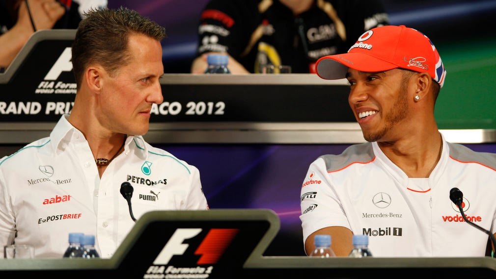 Efter säsongen 2012 lämnade Michael Schumacher formel 1. Han ersattes i Mercedes av Lewis Hamilton. Nu har britten gått om tysken i antalet vunna lopp.