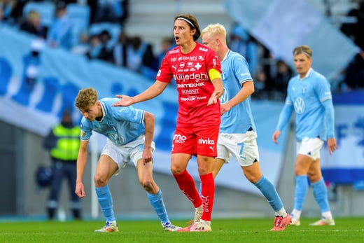 Simon Tern dell'IFK Värnamo, che ha giocato anche per il Malmö FF, ha visto la classe nell'Allsvenska di quest'anno.