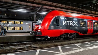 I och med köpet av MTRX som kör mellan Stockholm och Göteborg ger sig finska statliga tågbolaget VR in i den svenska fjärrtågstrafiken.