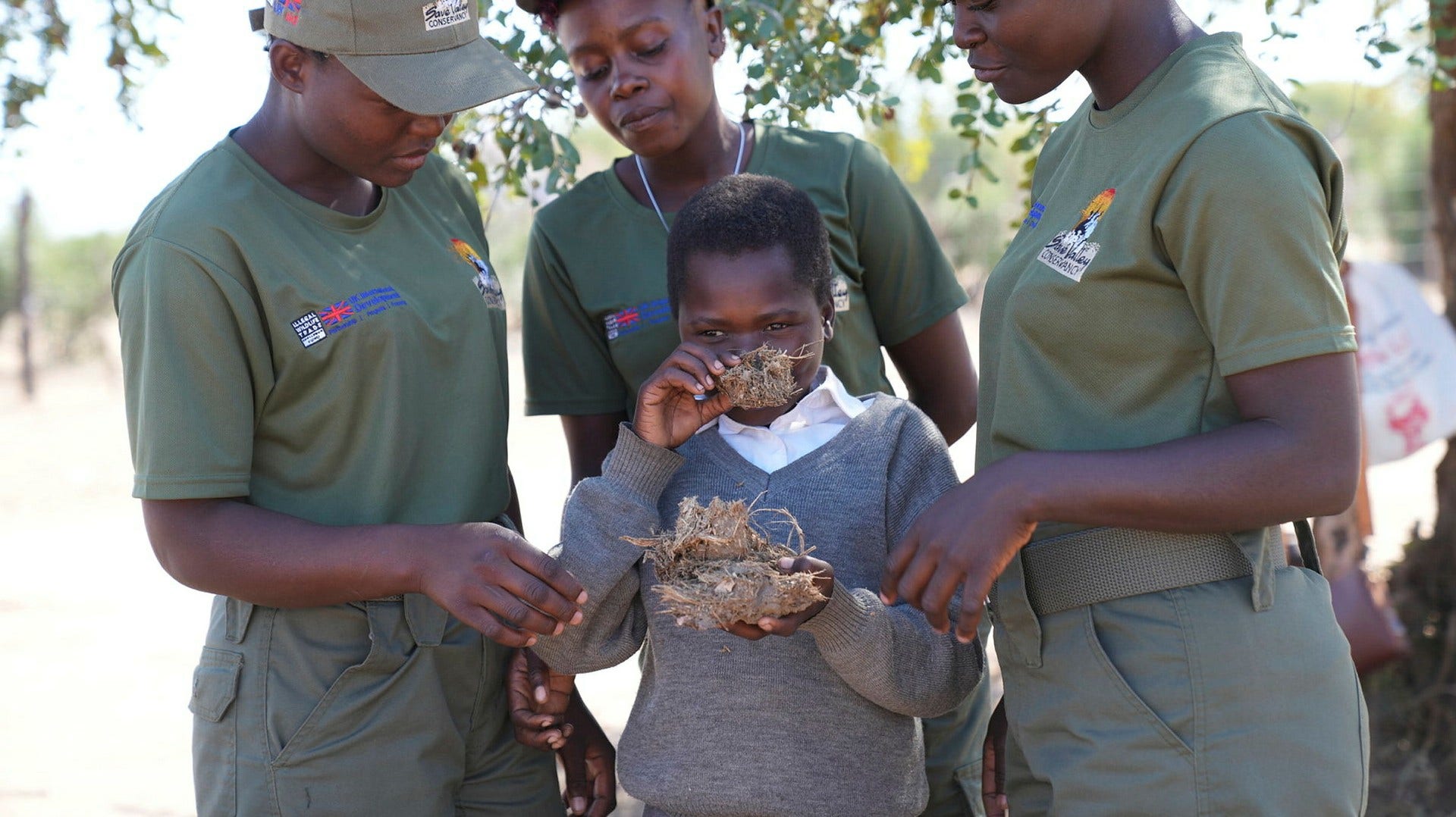 Zimbabwean schoolchildren threatened by wildlife – learning how to spot danger