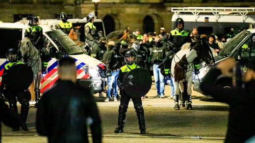 Demonstrationsförbud infördes och mer än 1 500 poliser sattes in efter oroligheterna i Amsterdam. Förbudet har nu hävts.