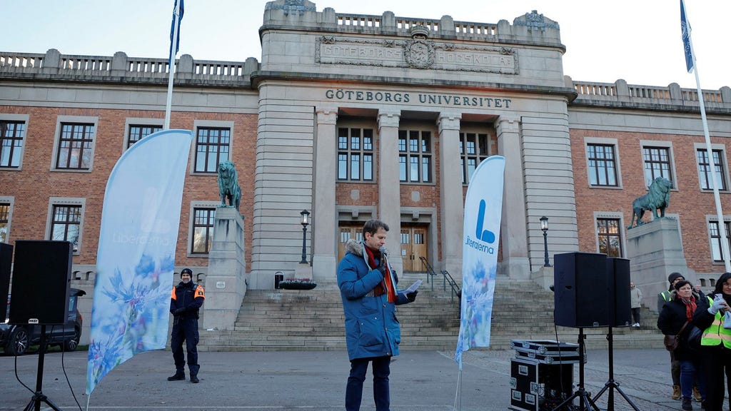 Efter tömningen av protestlägret: Hundratals på Liberalernas manifestation