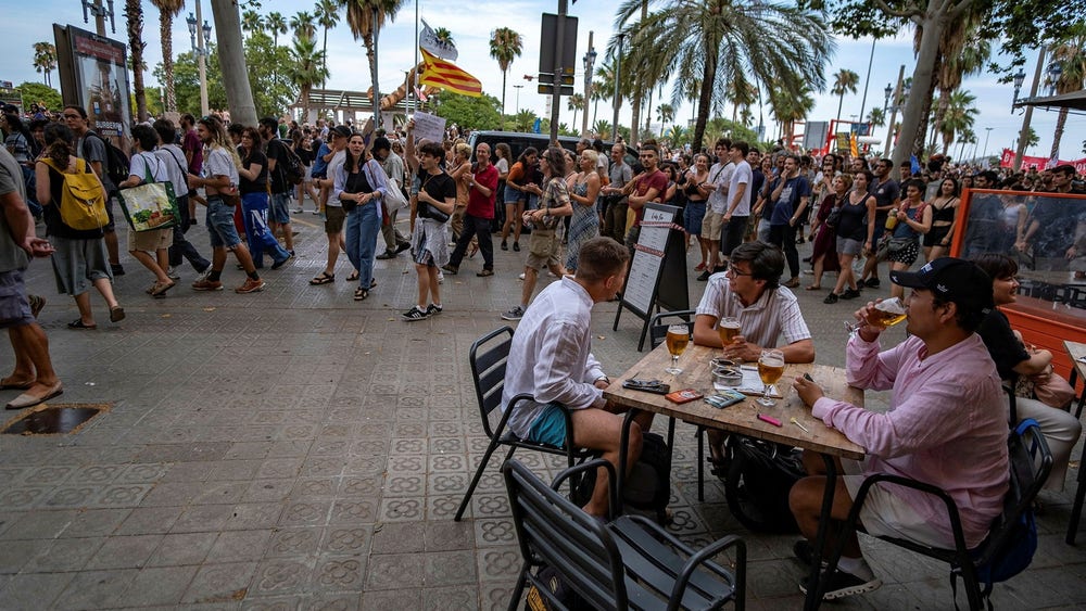 Spaniens invånare har fått nog: ”Turister, åk hem”