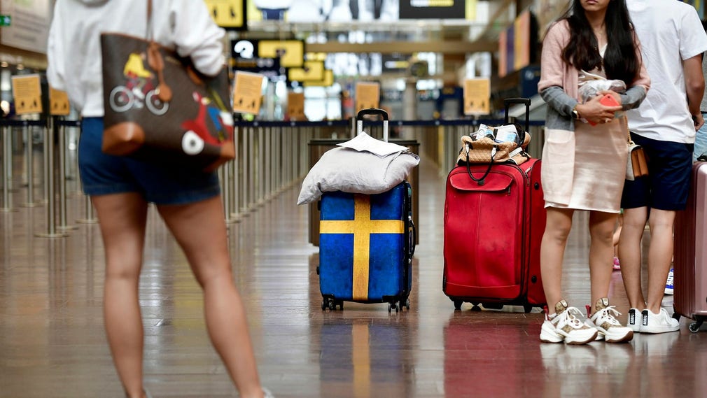 Det är bättre att Sveriges turistindustri börjar anpassa sig till en framtid med klimatanpassade resenärer redan nu, skriver artikelförfattarna.