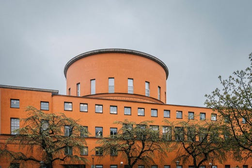 Stadsbiblioteket är Sveriges största folkbibliotek. Den ikoniska byggnaden invigdes den 30 mars 1928.
