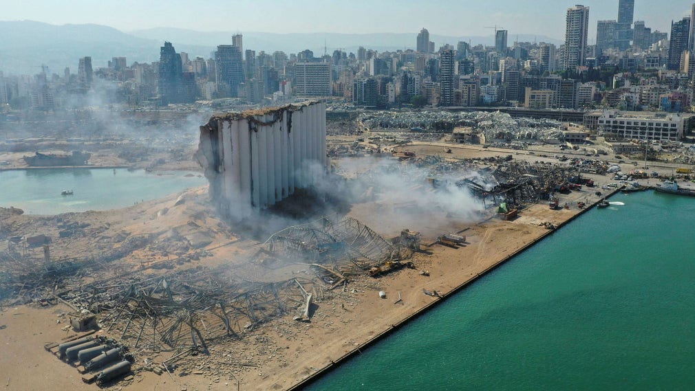 4 augusti 2020 skakades Beirut av en enorm explosion i hamnområdet. Explosionen startade i en hangar lastad med 2 750 ton ammoniumnitrat. Över 215 människor dödades och tusentals förlorade sina hem.