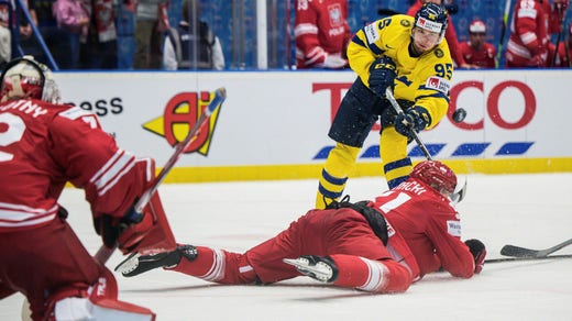 Andre Burakovsky con uno dei pochi gol in powerplay nell'incontro con la Polonia.