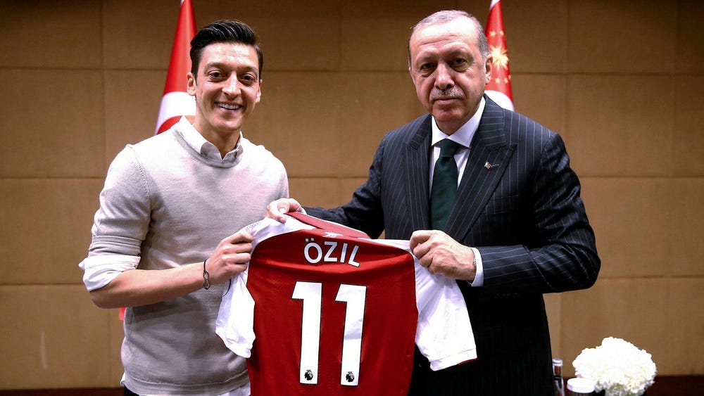 Kontroversielle Özil tar plats i Erdogans parti